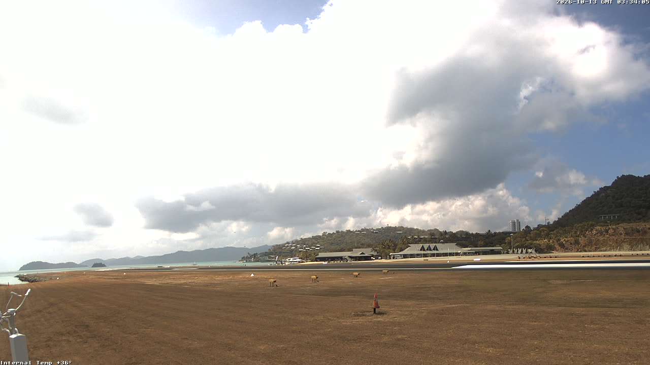 Live camera: Hamilton Island Airport (360°)