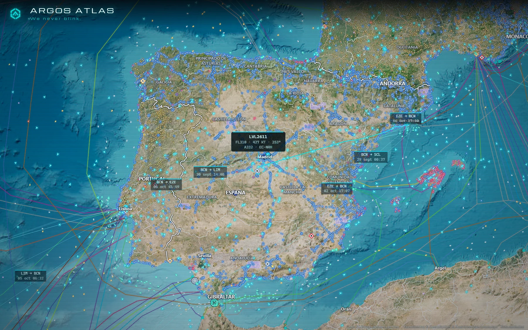 Vuelos en tiempo real sobre España en el globo 3D, con las rutas de un A330 de Level y todas las capas del mapa encendidas