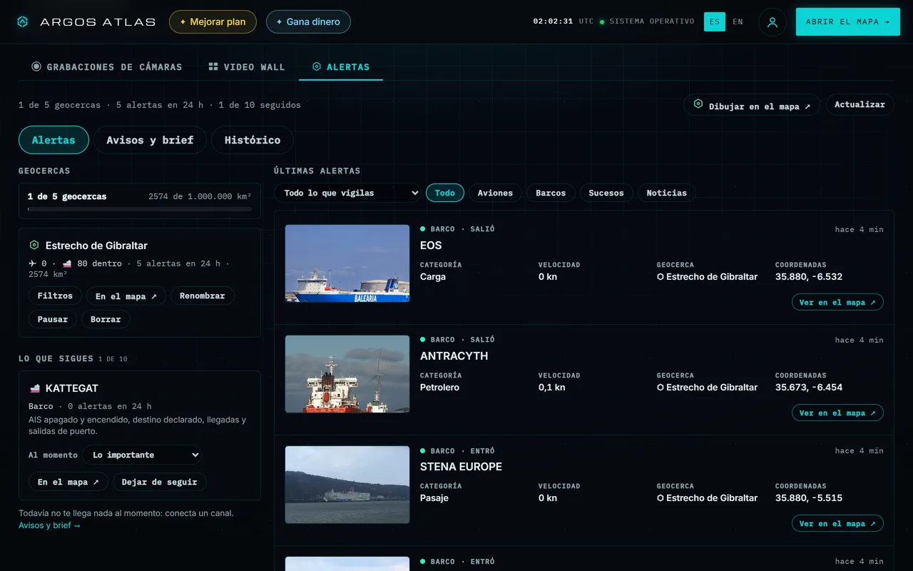 La pestaña de Alertas de Tu panel: barcos que entran y salen del estrecho de Gibraltar, con su foto